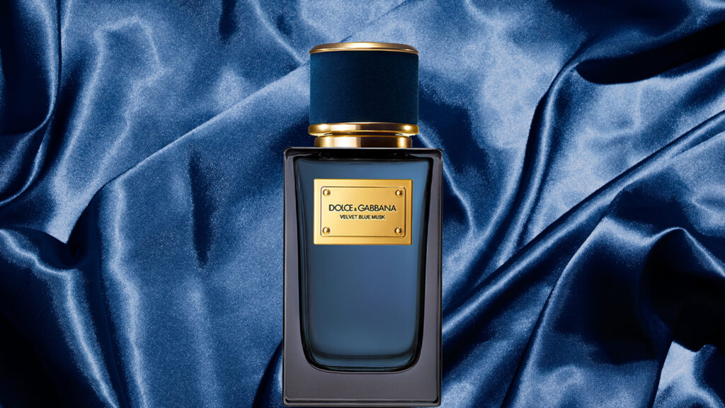 Exploring Dolce & Gabbana Velvet Blue Musk: A Dark Sensuality Captured in Fragrance