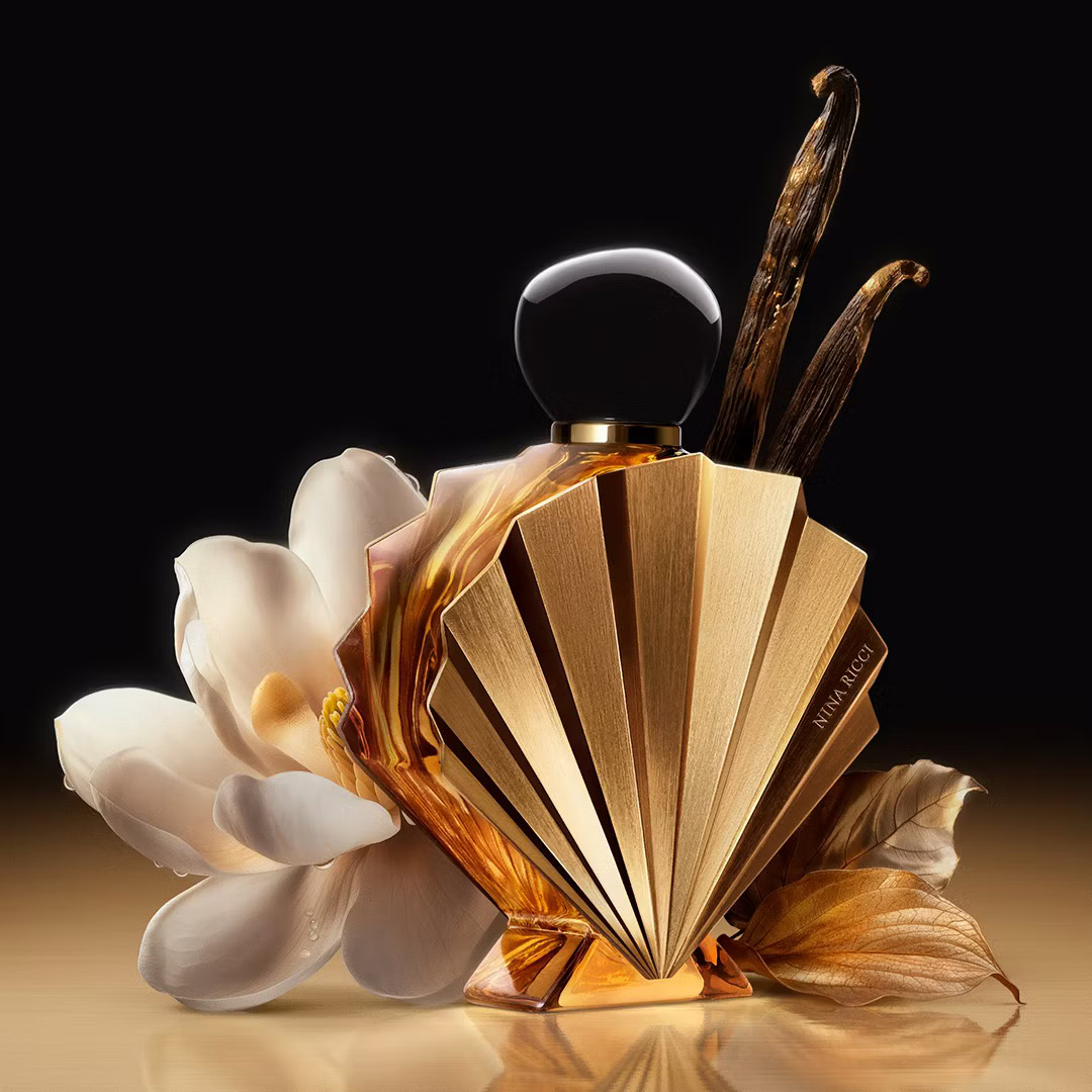 vénus de nina ricci is a chypre floral centred around a majestic flower, a symbol of beauty and femininity magnolia