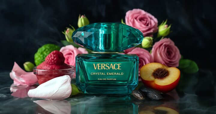 Versace Crystal Emerald – A Jewel of Olfactive Luxury