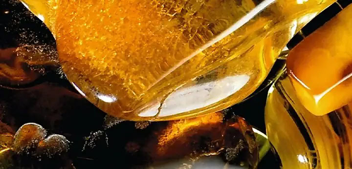 Amber note – glowing resin depth providing enveloping warmth