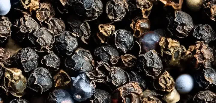 Black pepper note – dry spicy nuance