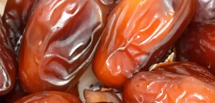 Dates note – warm sweetness