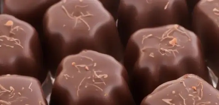 Praline note – sweet edible accent